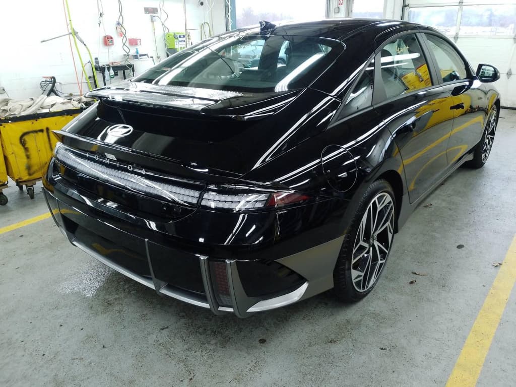 2025 Hyundai IONIQ 6 view 4