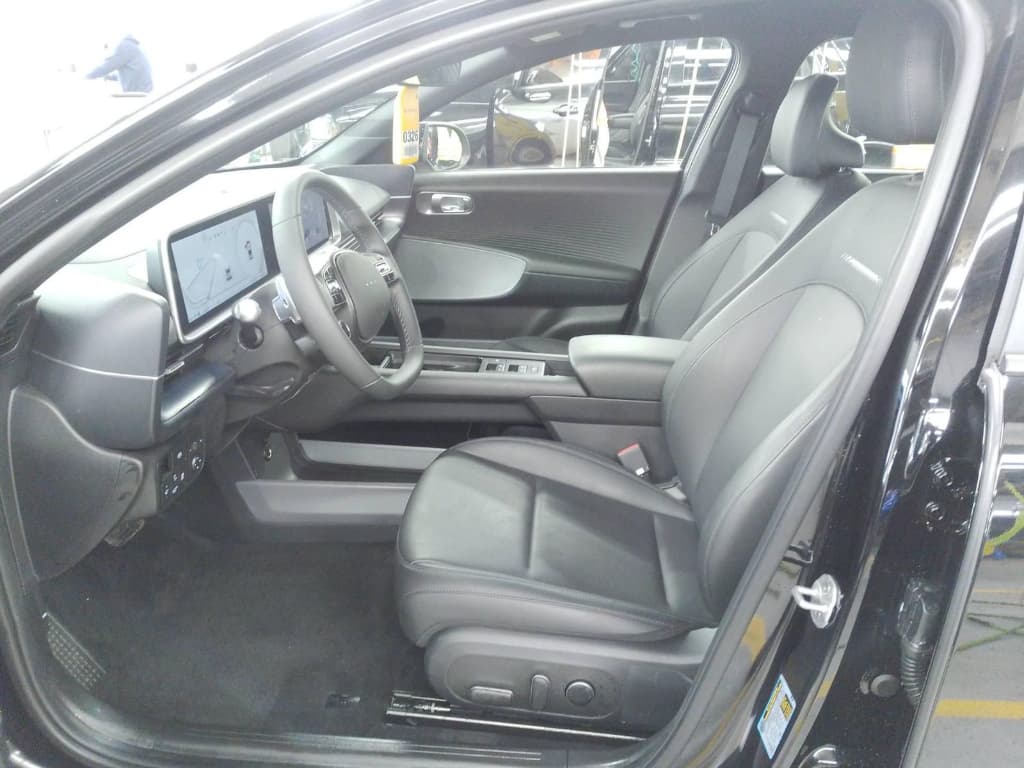 2025 Hyundai IONIQ 6 view 5