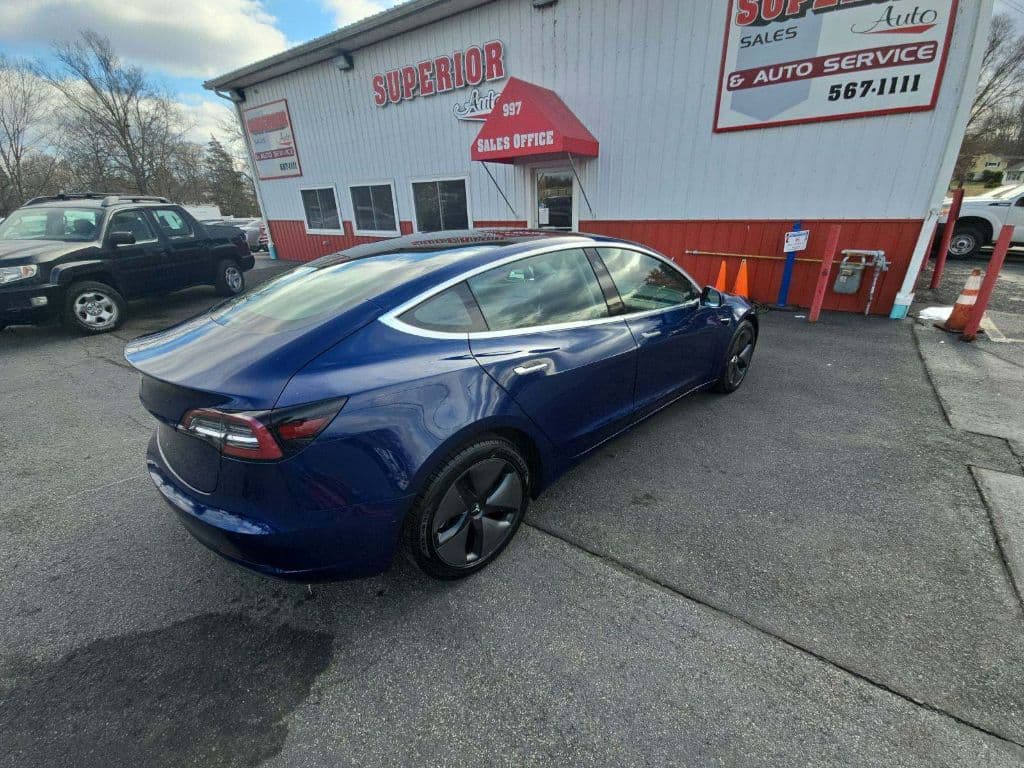 2018 Tesla Model 3 view 3