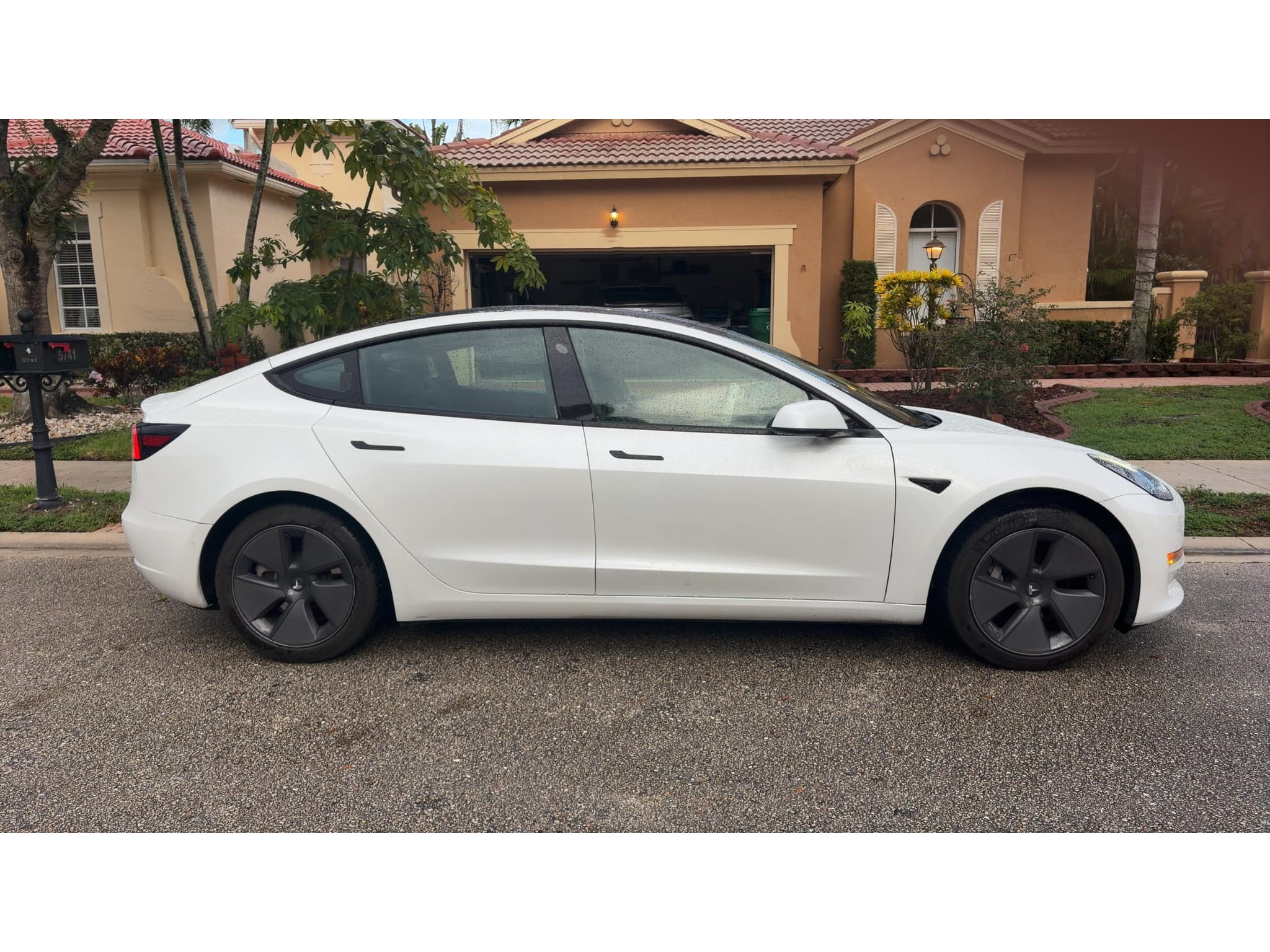2021 Tesla Model 3 view 3