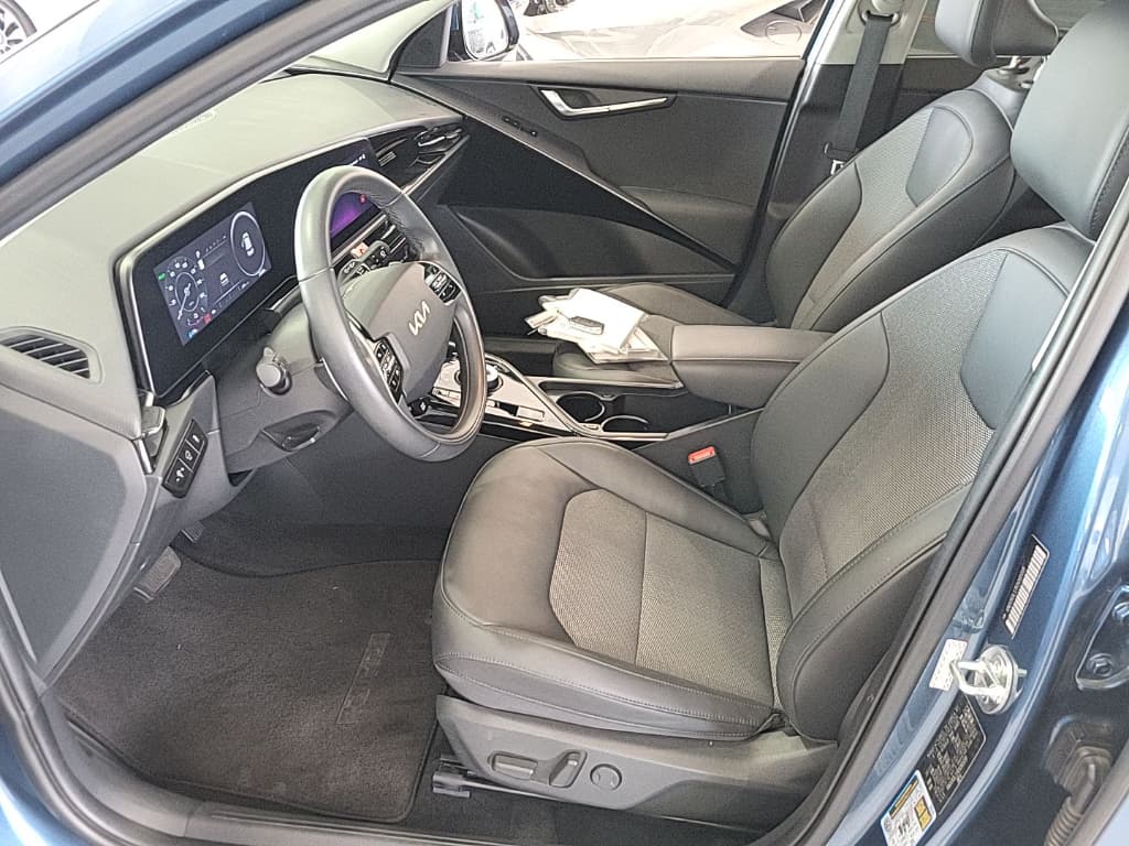 2024 Kia Niro EV view 5