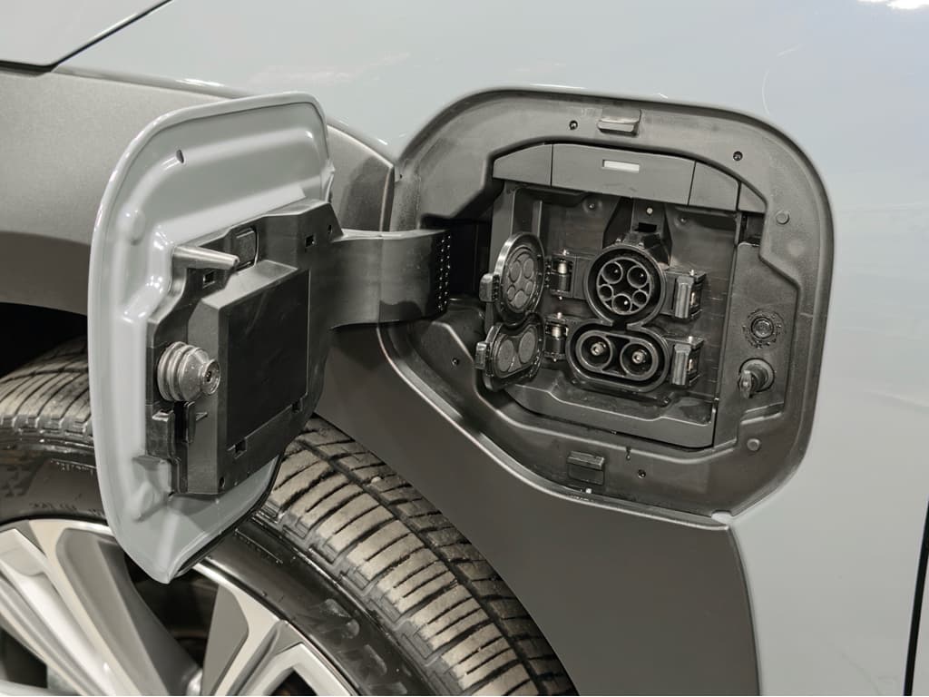 2025 Subaru Solterra view 5