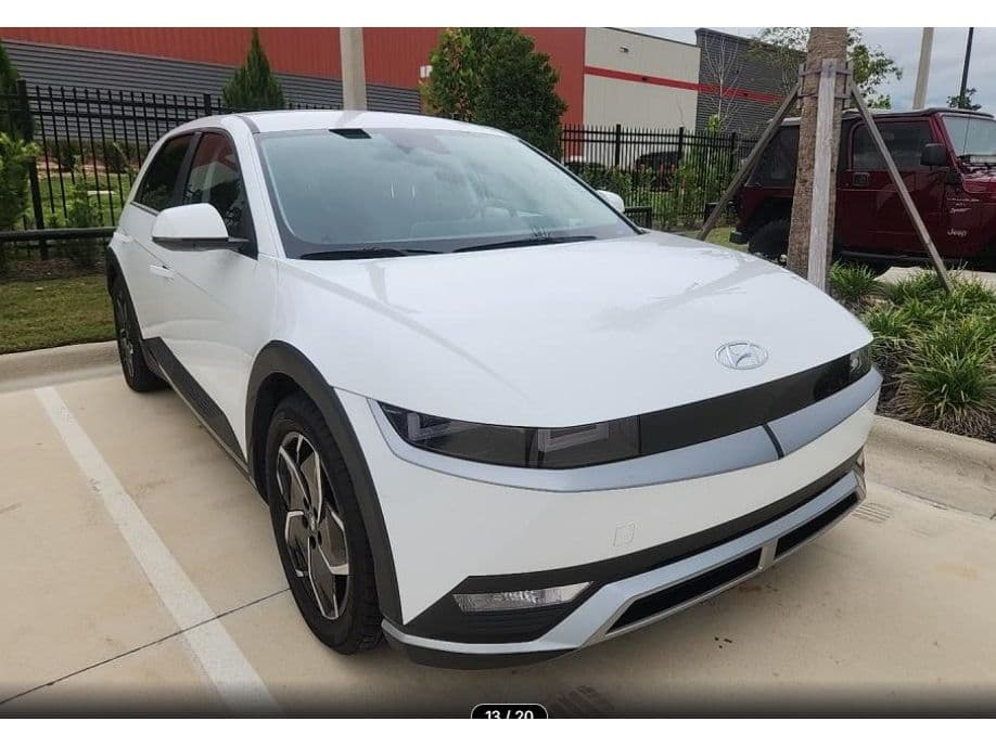 2022 Hyundai IONIQ 5 view 3