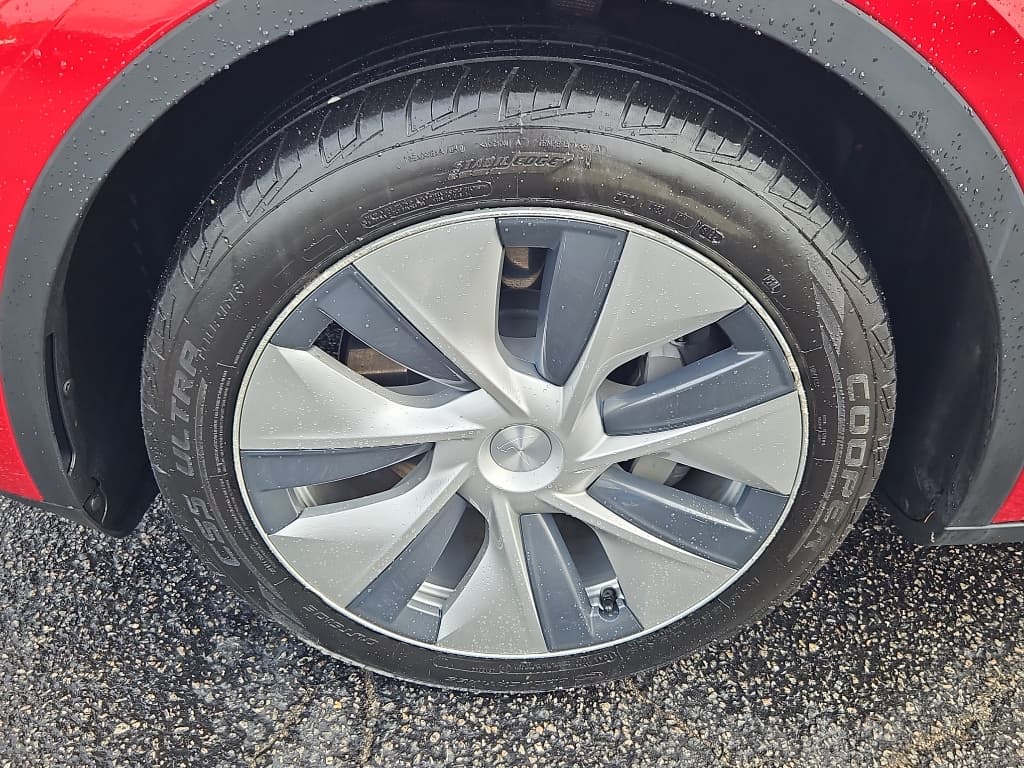 2021 Tesla Model Y view 25
