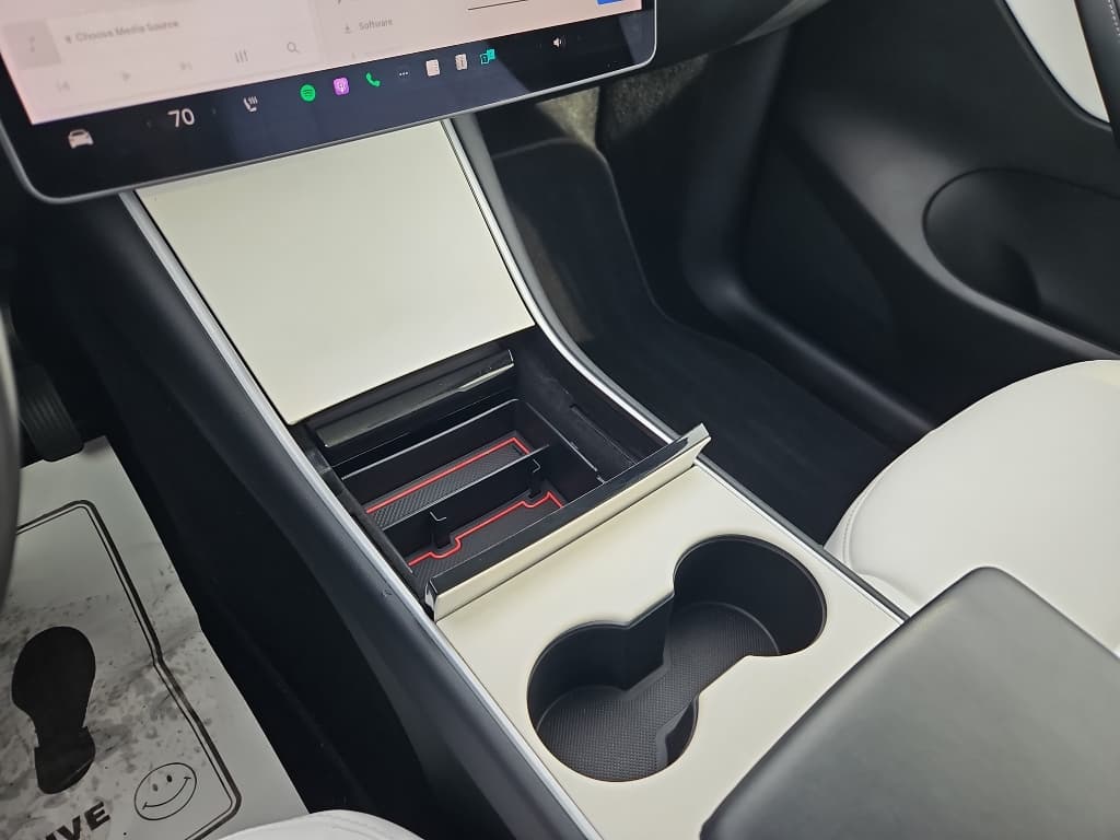2021 Tesla Model Y view 16