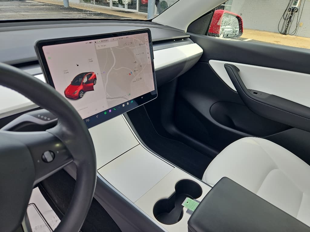 2021 Tesla Model Y view 15