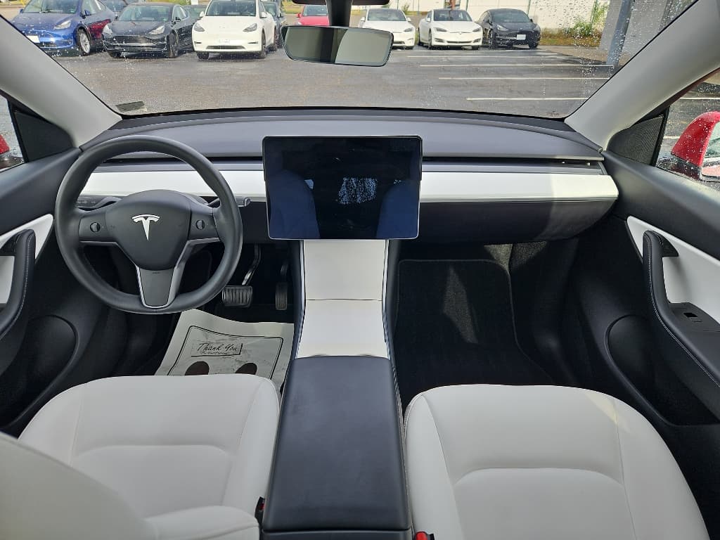2021 Tesla Model Y view 13