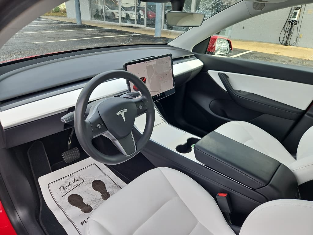 2021 Tesla Model Y view 14