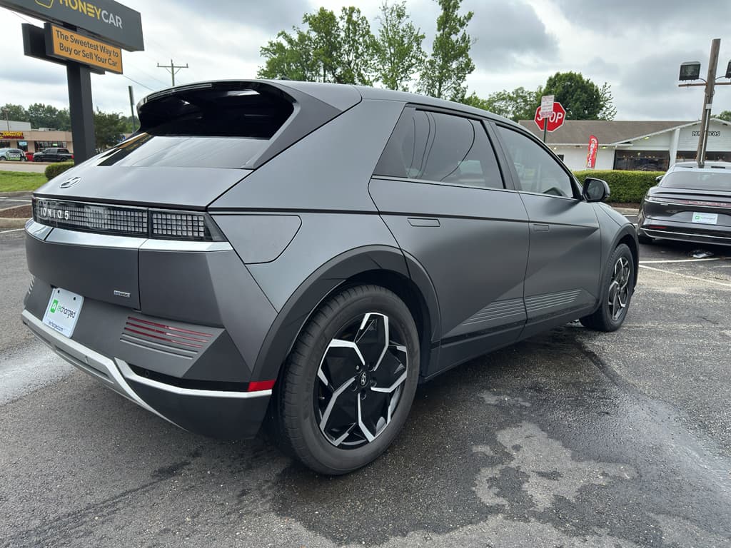 2022 Hyundai IONIQ 5 view 3