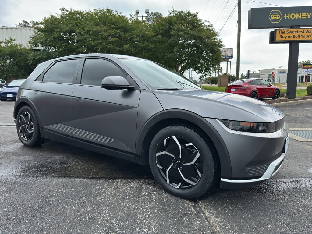 2022 Hyundai IONIQ 5 view 4