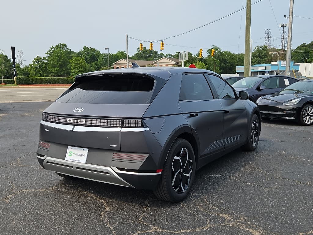 2022 Hyundai IONIQ 5 view 3