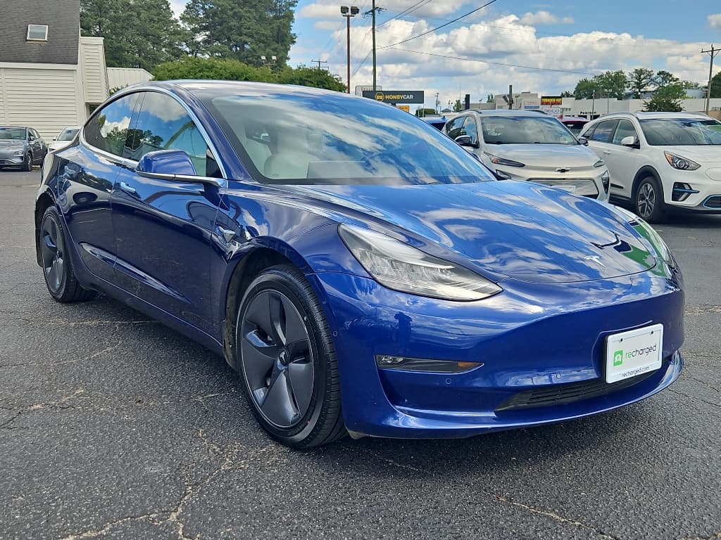 2018 Tesla Model 3 view 4