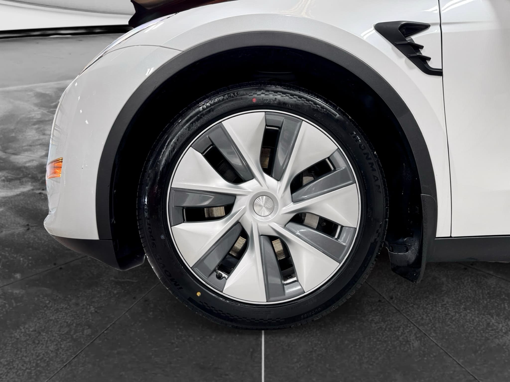 2023 Tesla Model Y view 29