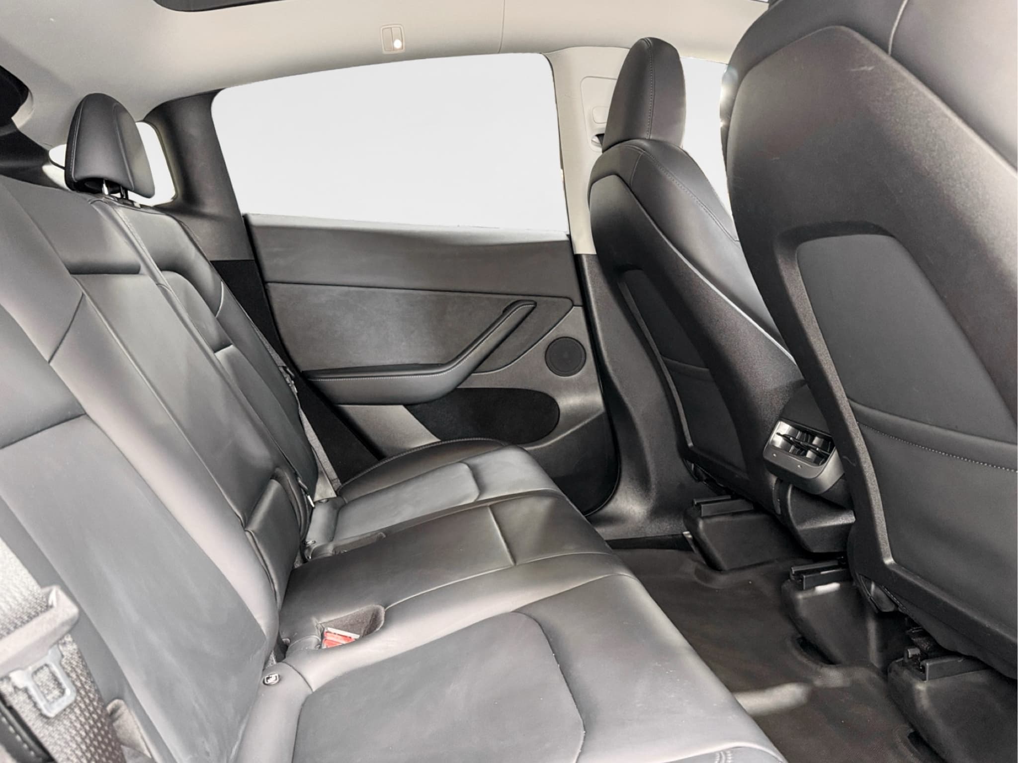 2023 Tesla Model Y view 20