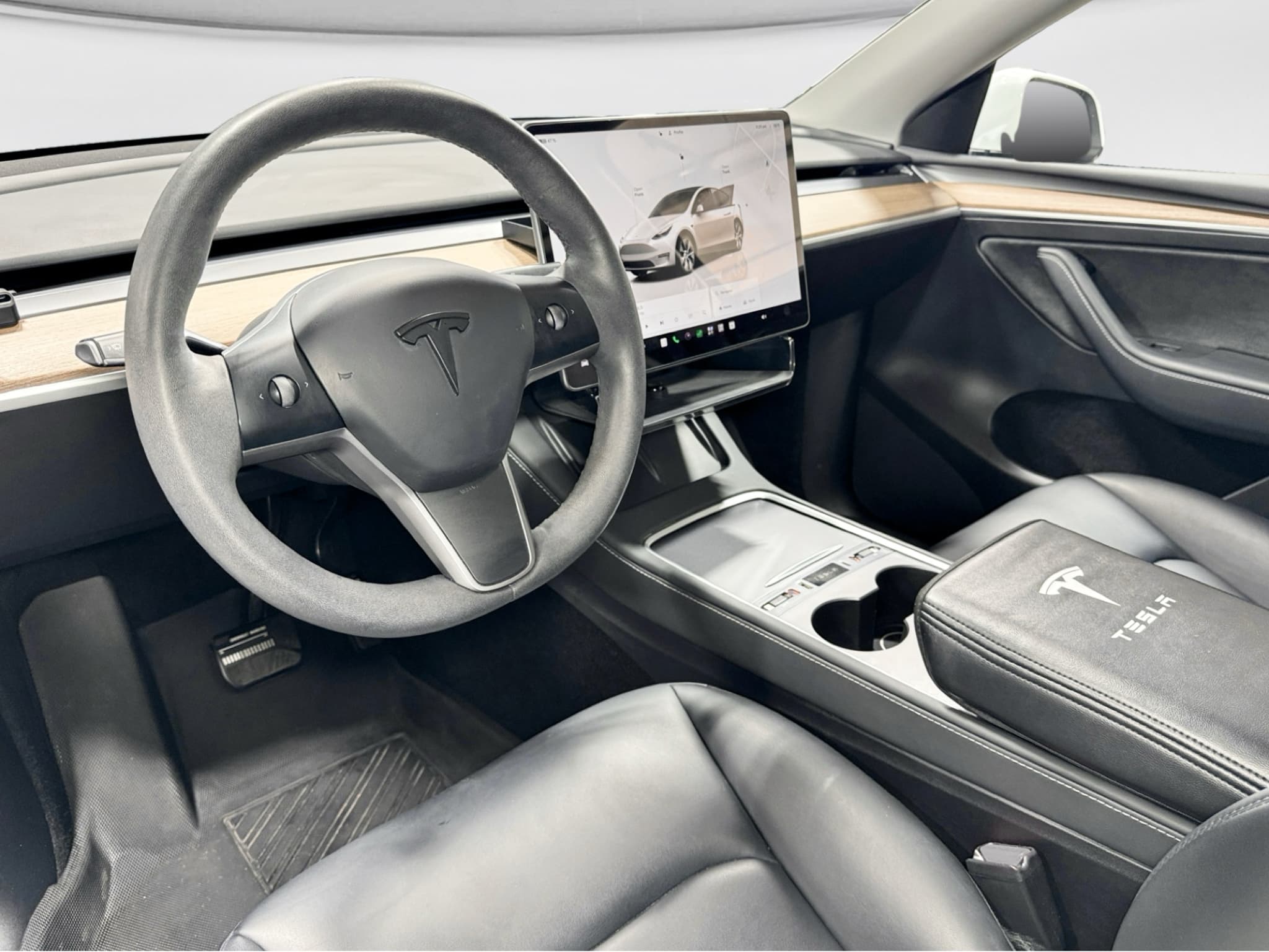 2023 Tesla Model Y view 16