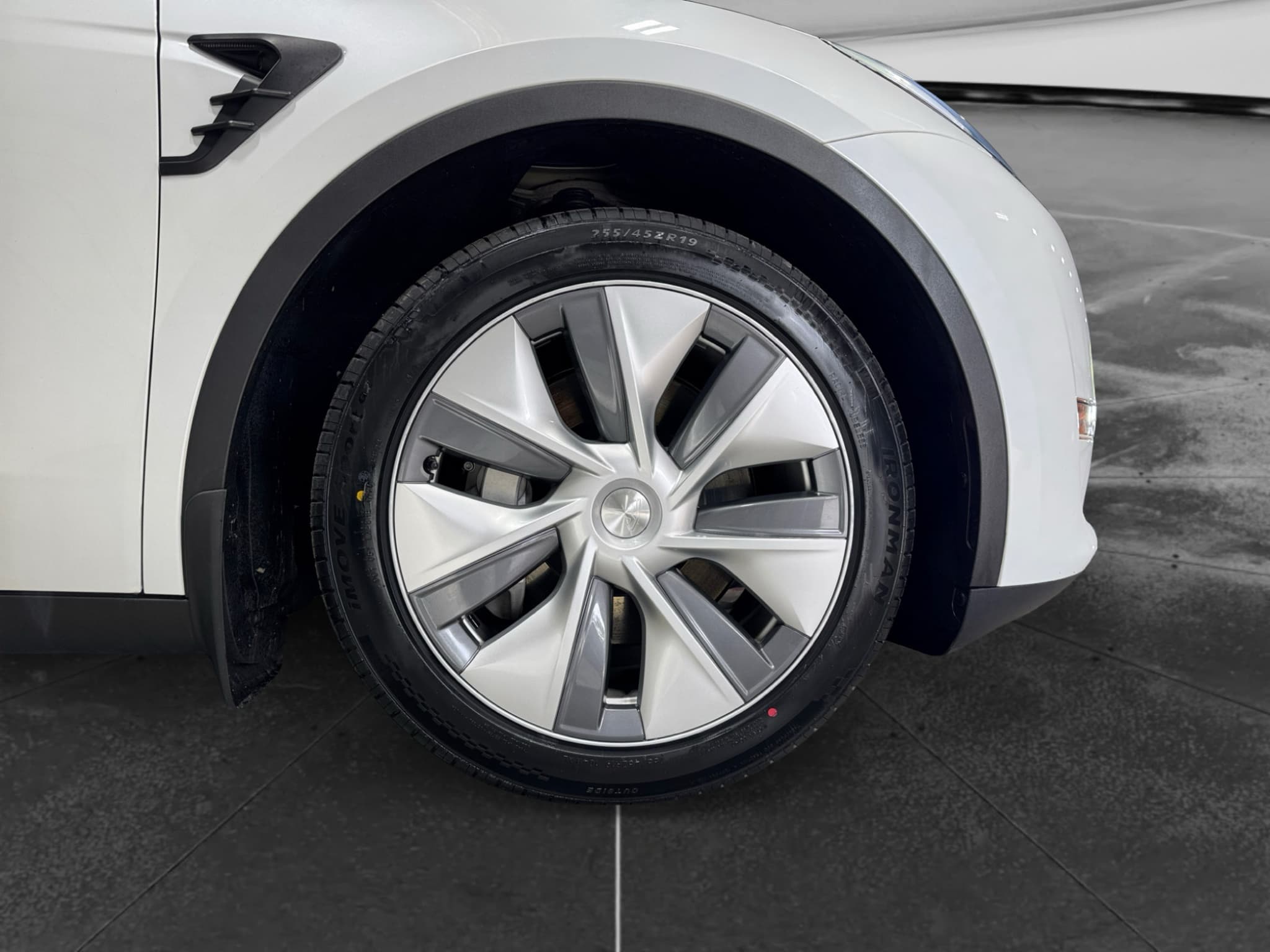 2023 Tesla Model Y view 35