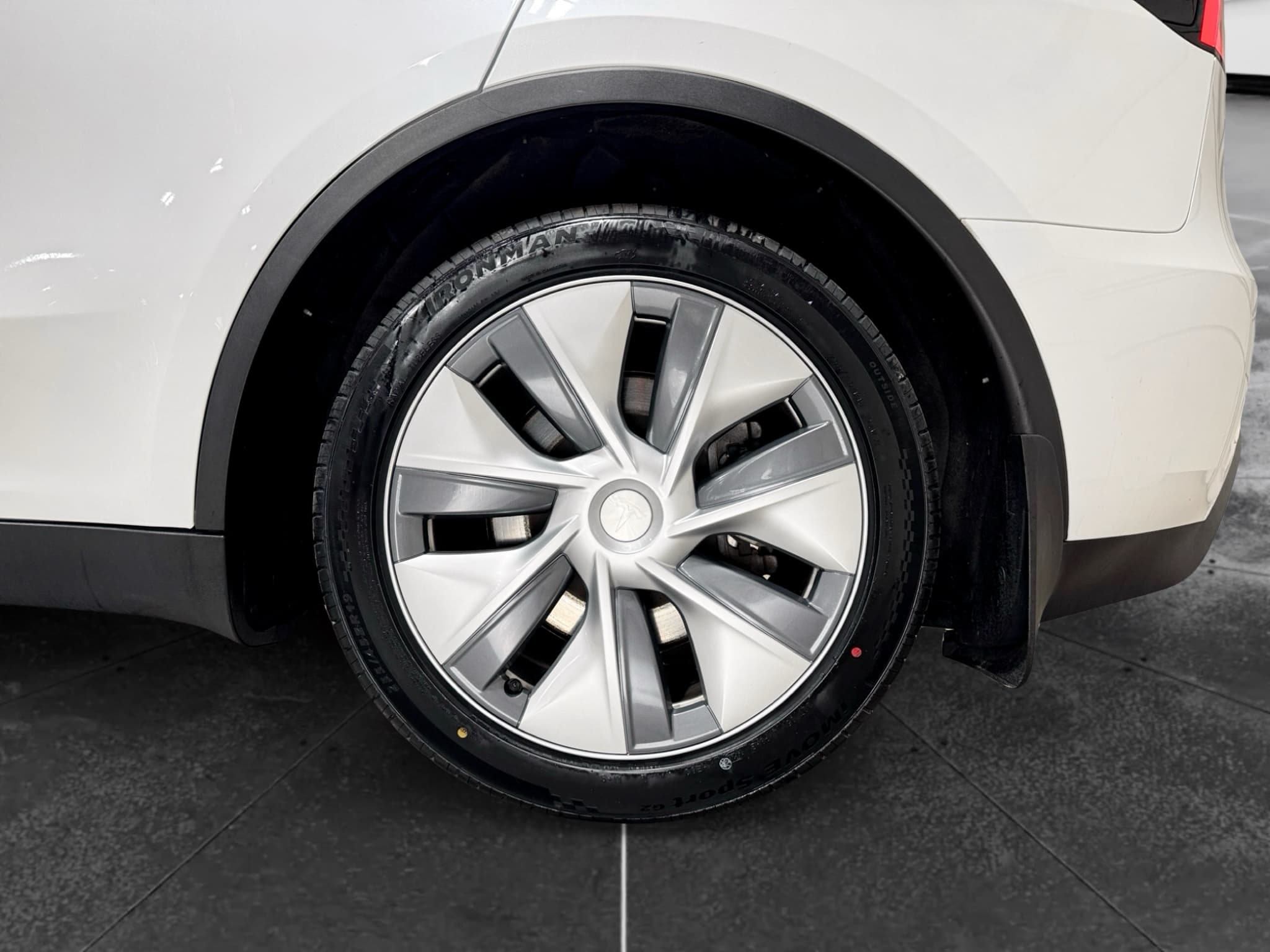 2023 Tesla Model Y view 31
