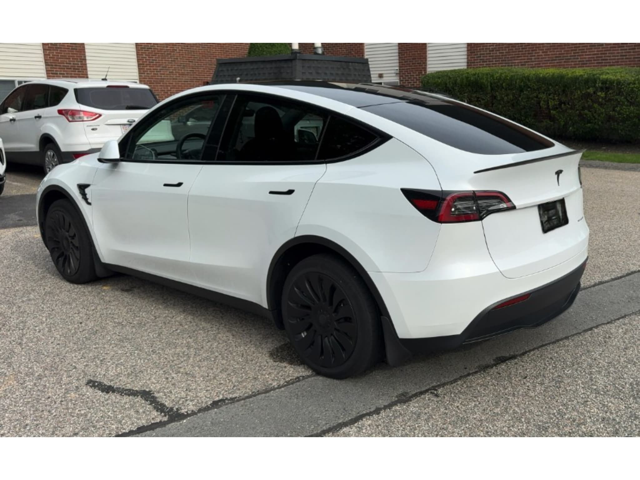 2023 Tesla Model Y view 4