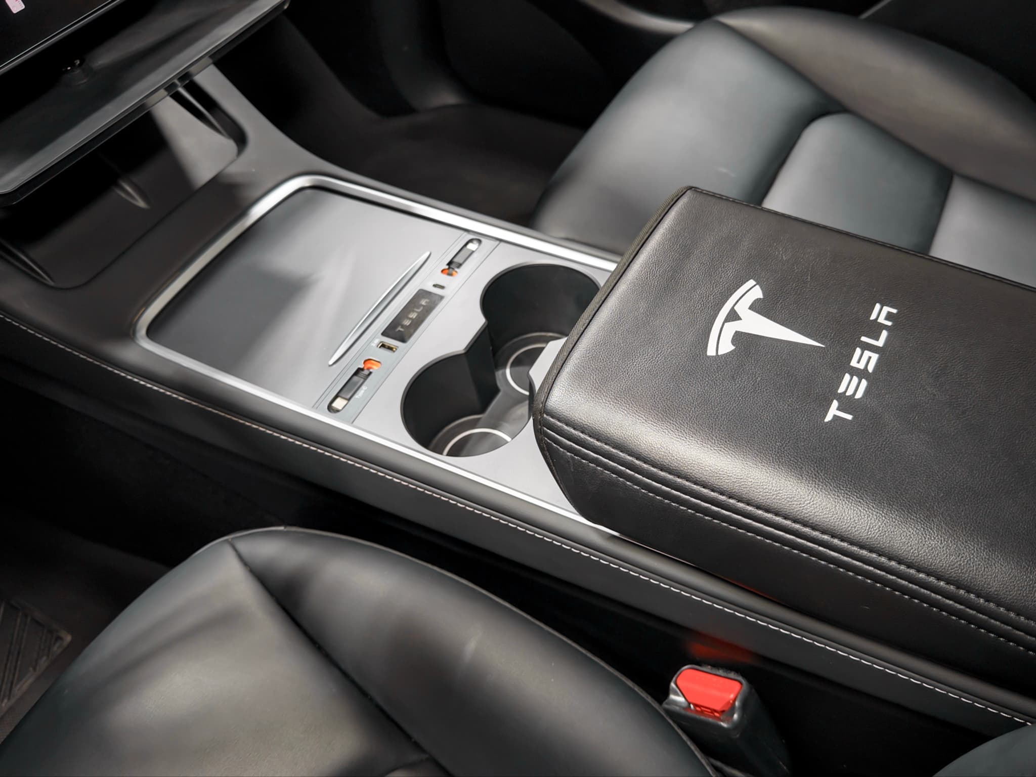 2023 Tesla Model Y view 17
