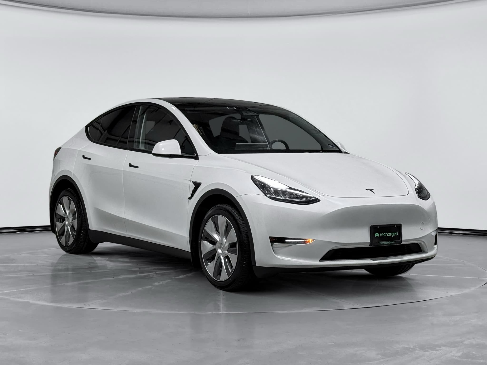 2023 Tesla Model Y view 4
