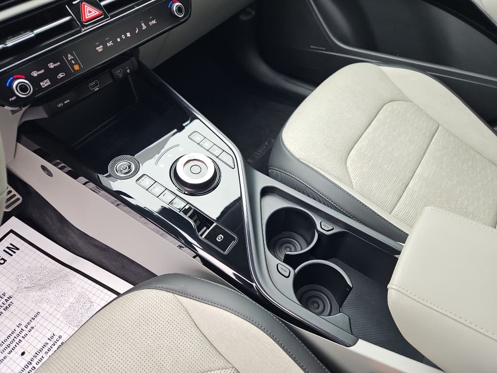 2024 Kia Niro EV view 21