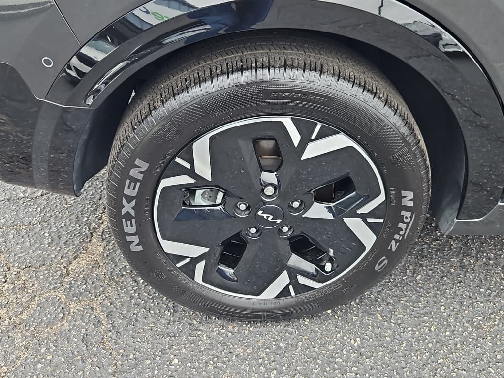 2024 Kia Niro EV view 35