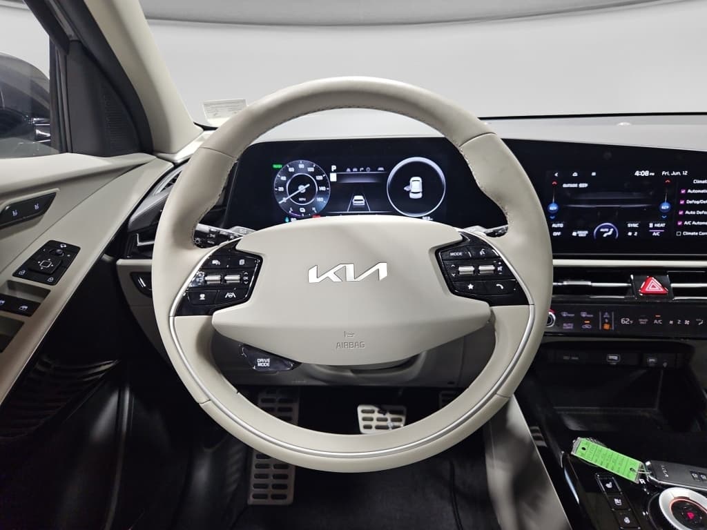2024 Kia Niro EV view 7