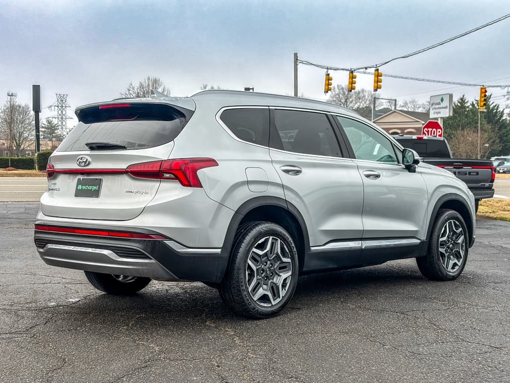 2023 Hyundai Santa Fe Plug-In Hybrid view 3