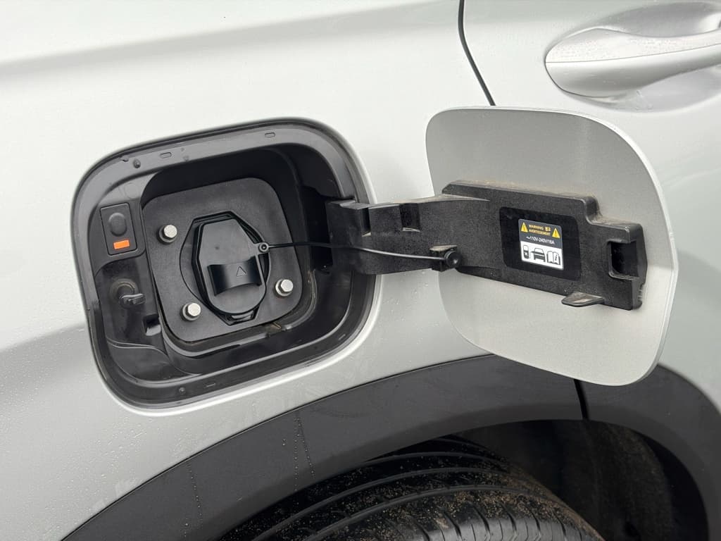 2023 Hyundai Santa Fe Plug-In Hybrid view 5