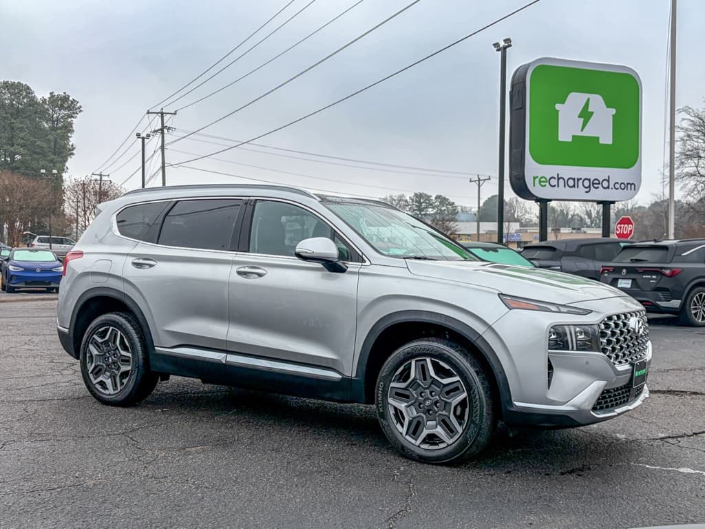 2023 Hyundai Santa Fe Plug-In Hybrid view 4