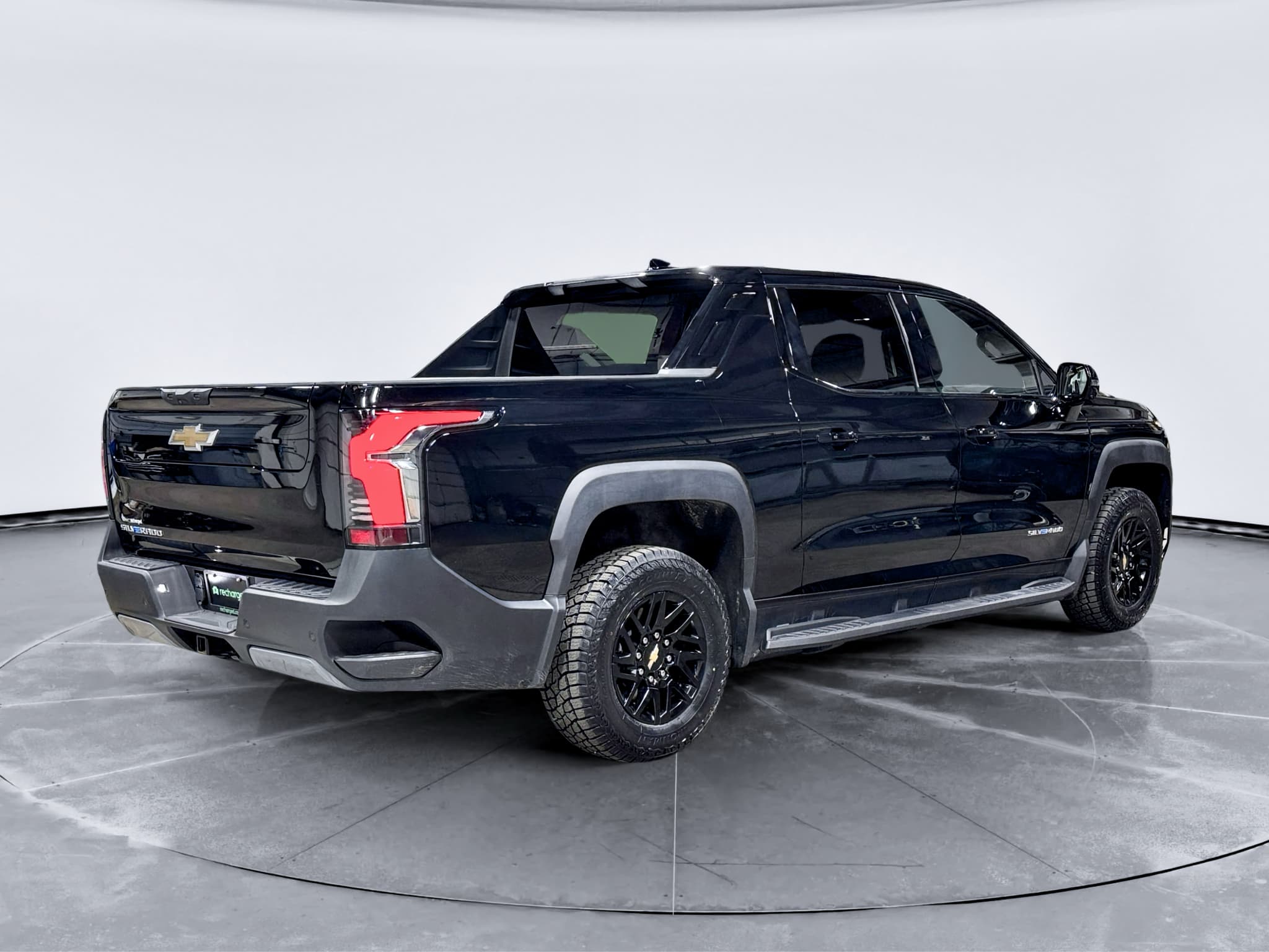 2025 Chevrolet Silverado EV view 3