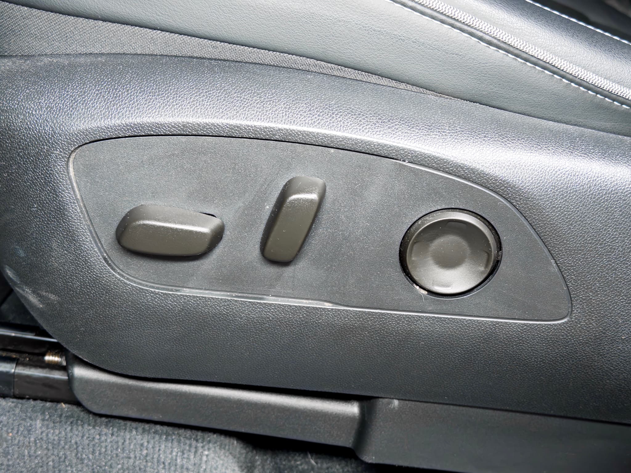 2025 Chevrolet Silverado EV view 6