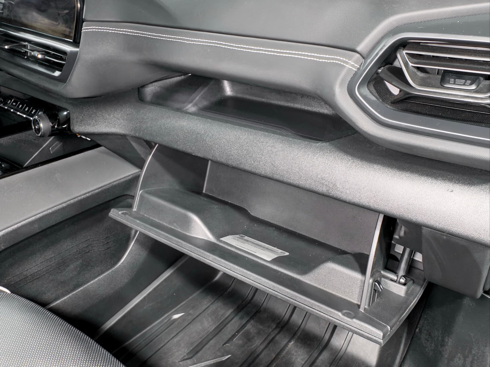2025 Chevrolet Silverado EV view 19