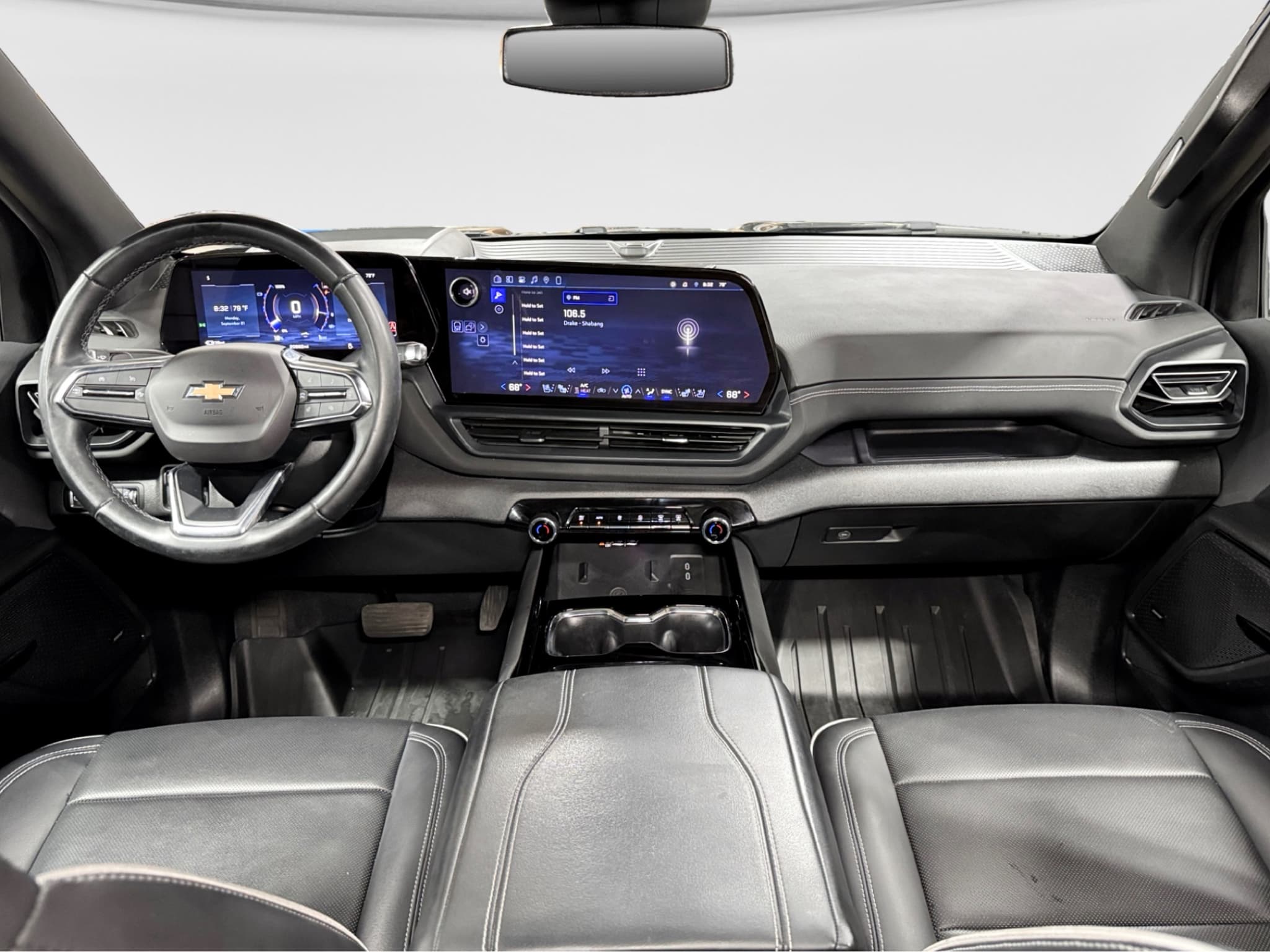 2025 Chevrolet Silverado EV view 15