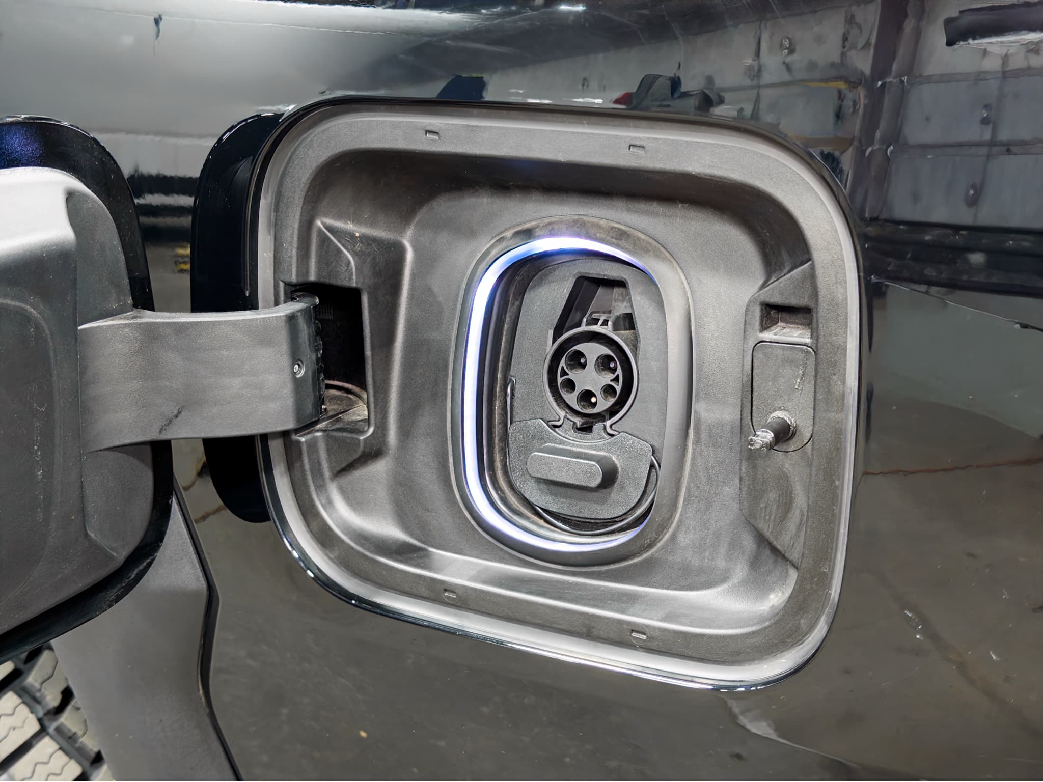 2025 Chevrolet Silverado EV view 5