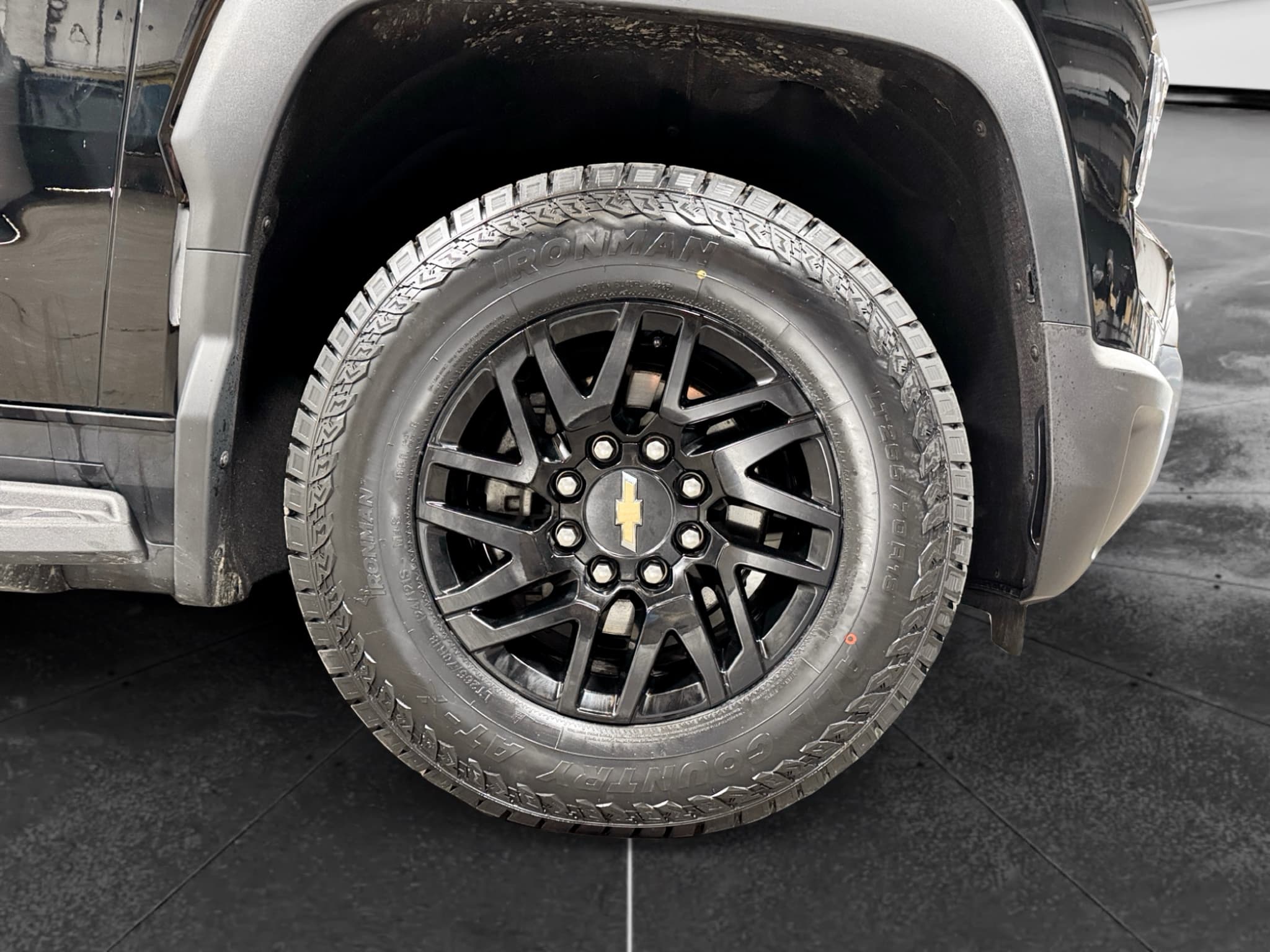 2025 Chevrolet Silverado EV view 37