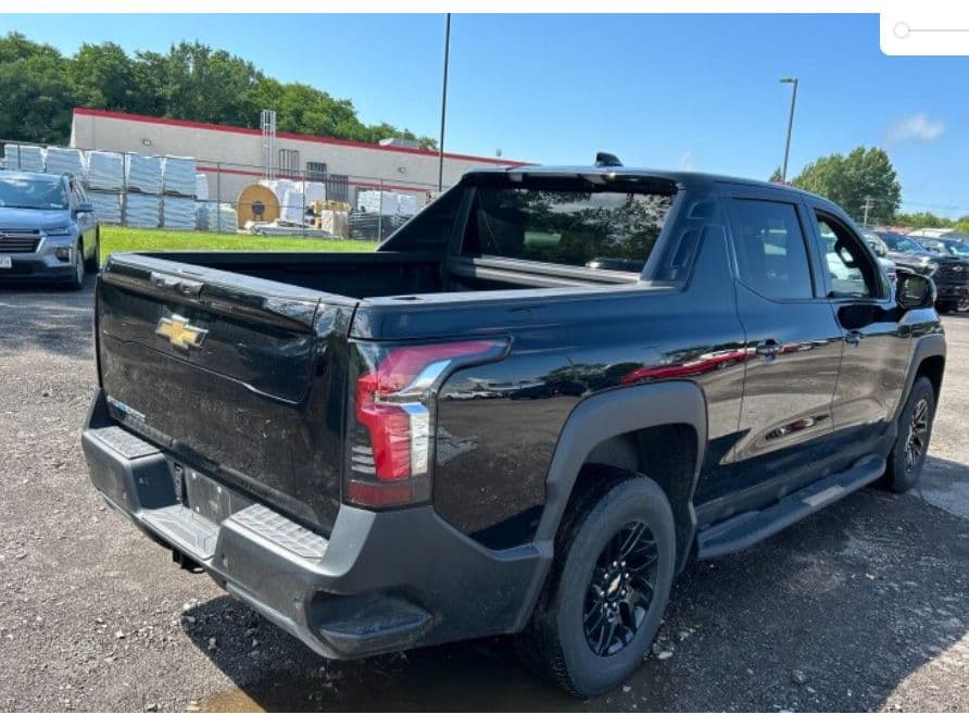 2025 Chevrolet Silverado EV view 3