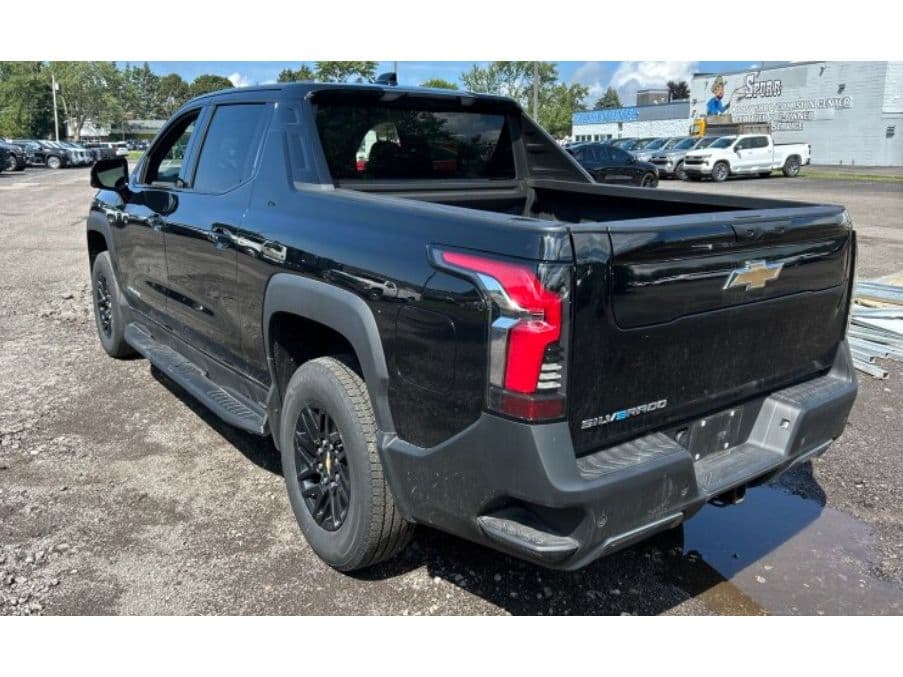 2025 Chevrolet Silverado EV view 4
