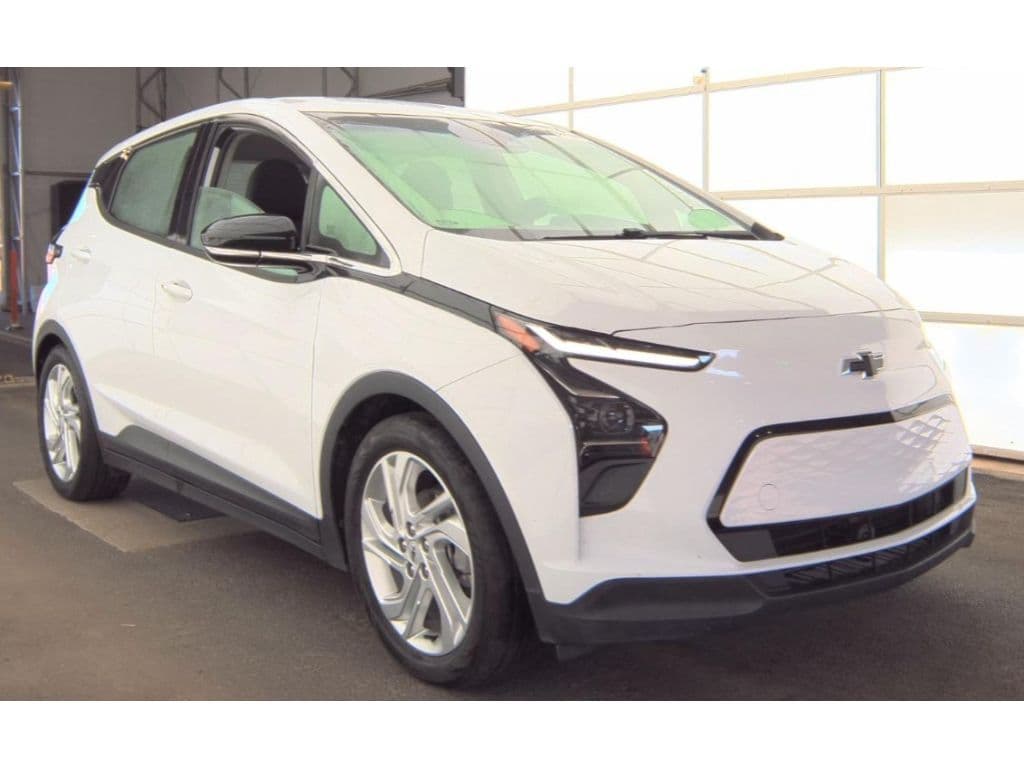 2022 Chevrolet Bolt EV view 2