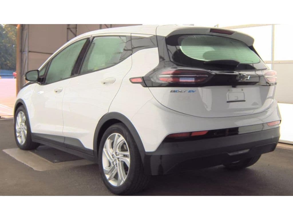 2022 Chevrolet Bolt EV view 4