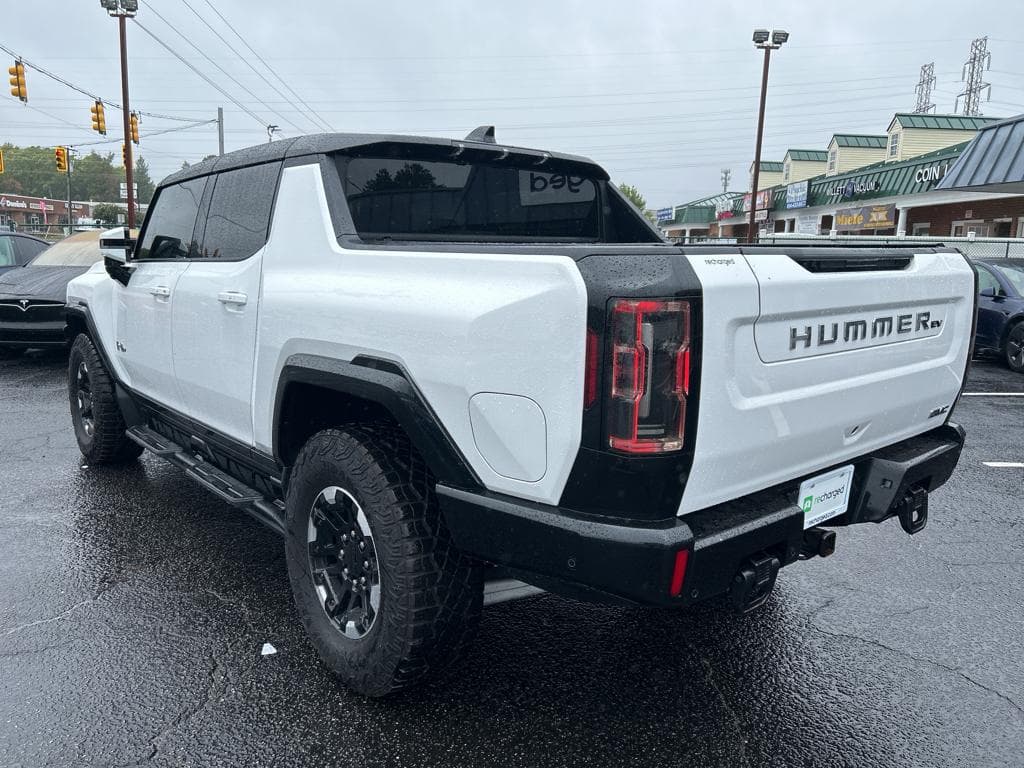 2022 GMC Hummer EV view 3