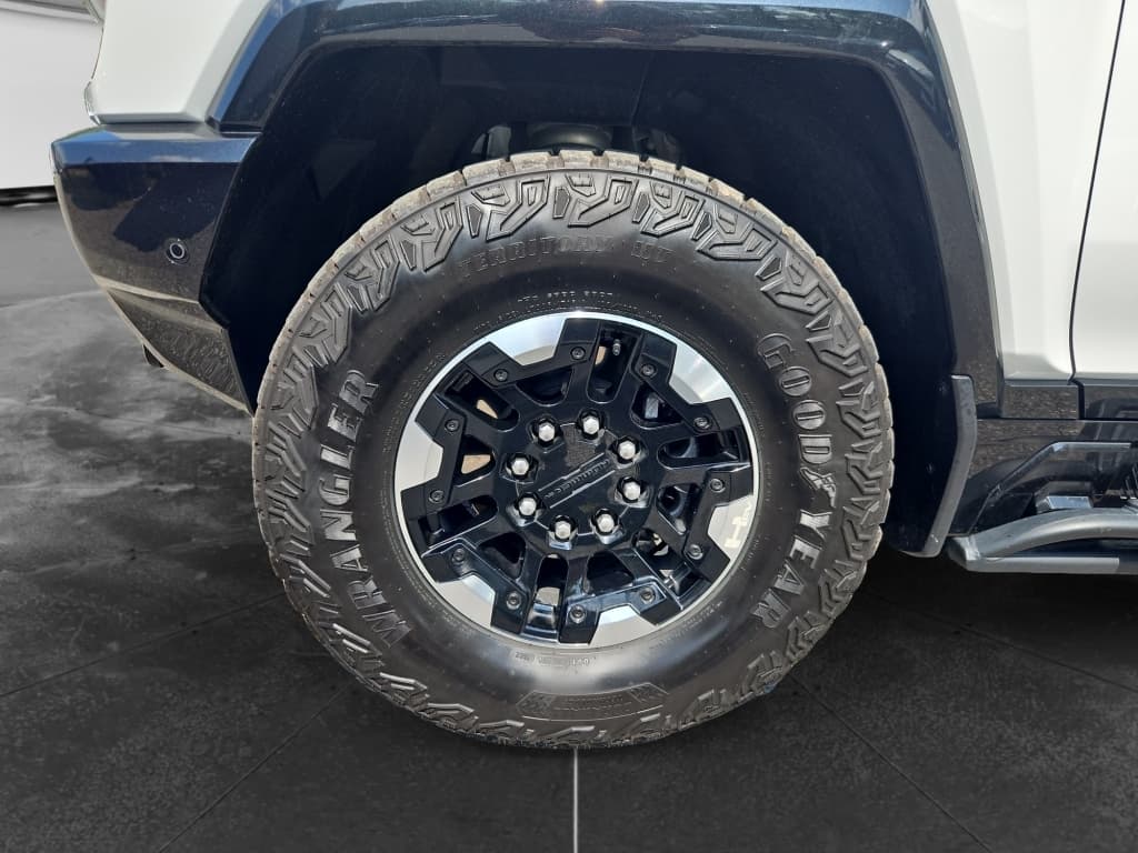 2022 GMC Hummer EV view 26