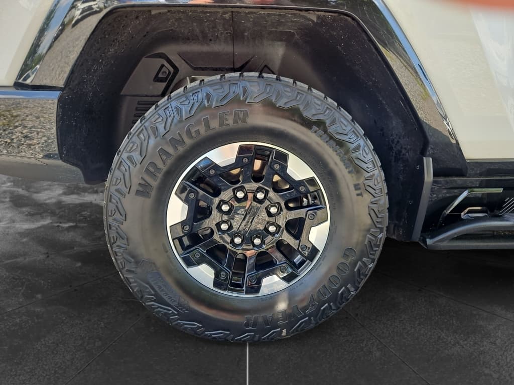 2022 GMC Hummer EV view 30