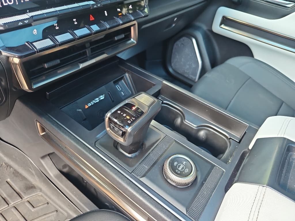 2022 GMC Hummer EV view 18