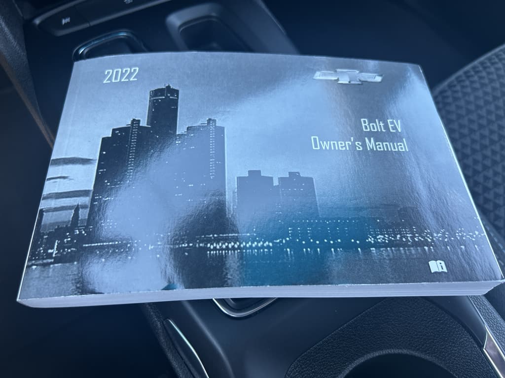 2022 Chevrolet Bolt EV view 16
