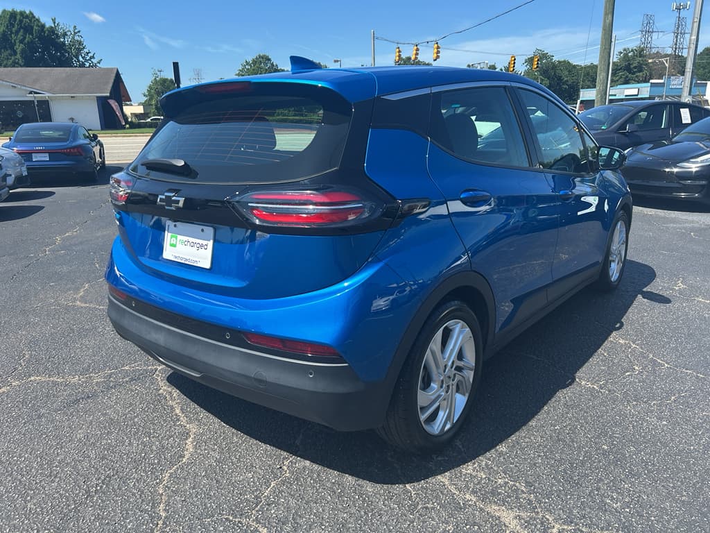 2022 Chevrolet Bolt EV view 3