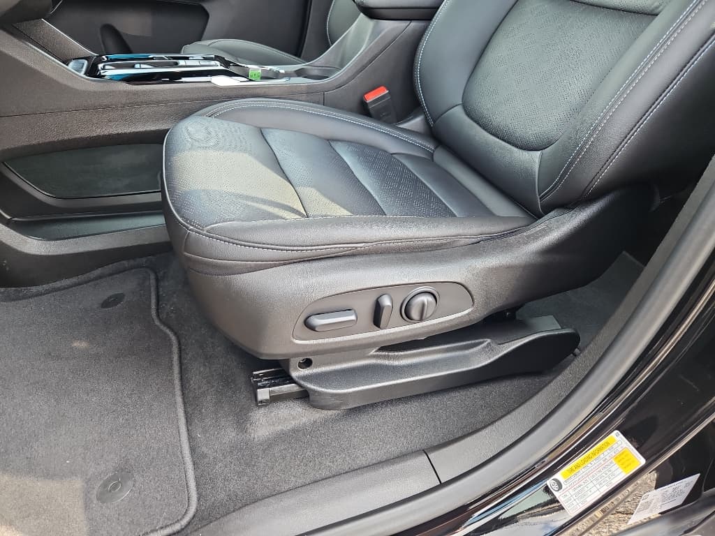 2022 Chevrolet Bolt EV view 7