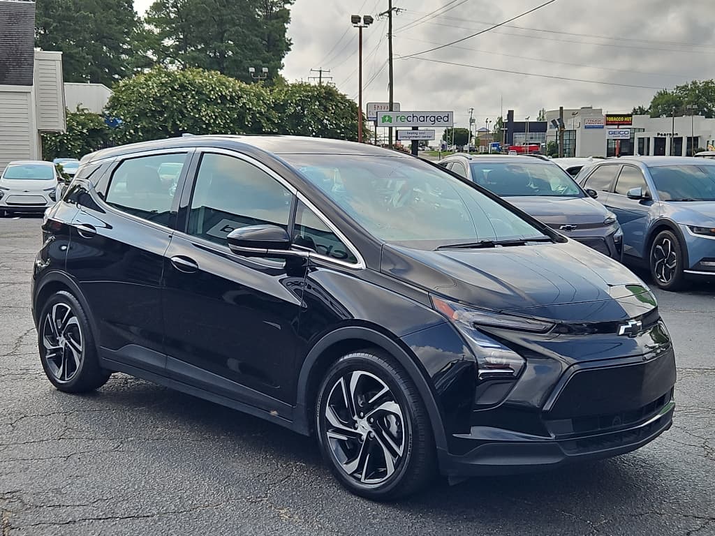 2022 Chevrolet Bolt EV view 4