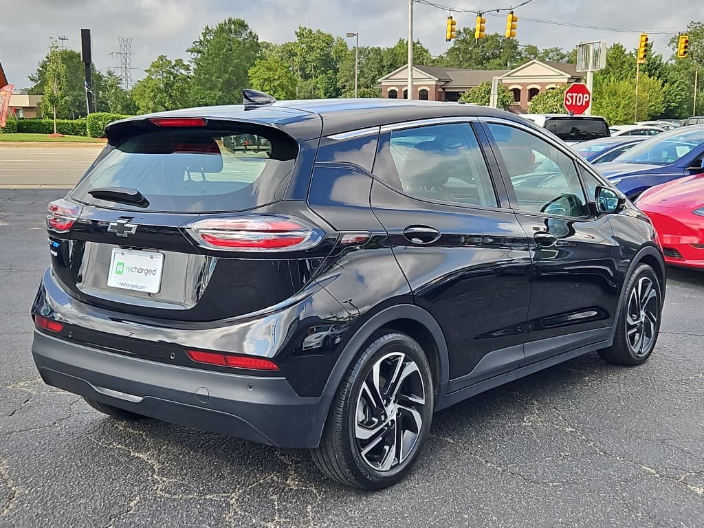 2022 Chevrolet Bolt EV view 3