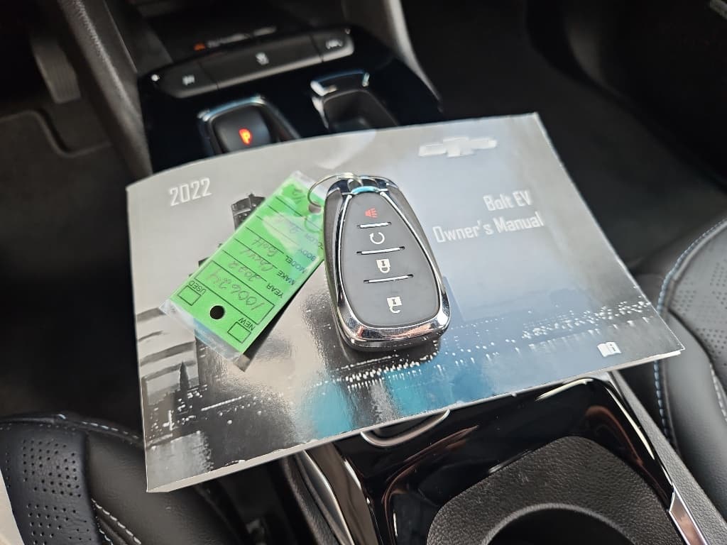 2022 Chevrolet Bolt EV view 21